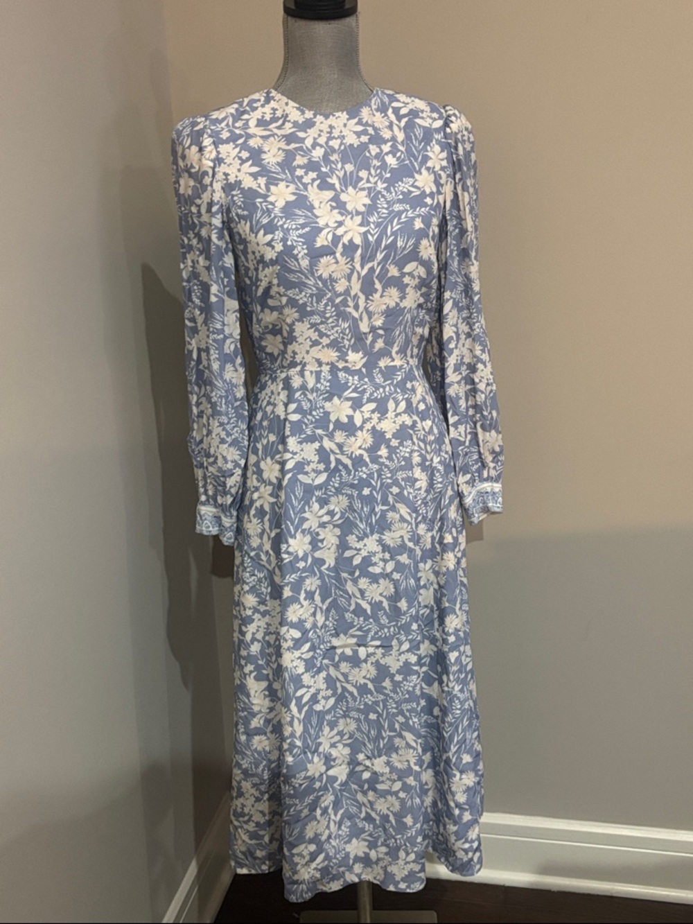Antonio Melani Floral Long Sleeve Midi Dress in Light Blue and White size 4 - Picture 2 of 9